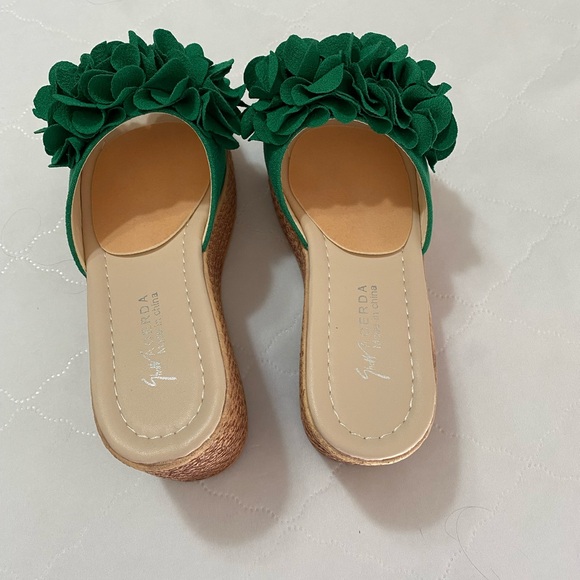 Green Floral Wedge Sandals - Picture 2 of 4
